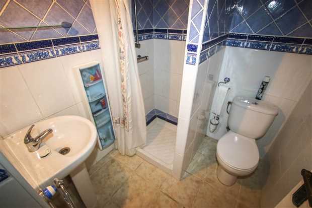 Image No.18-5 Bed Property for sale