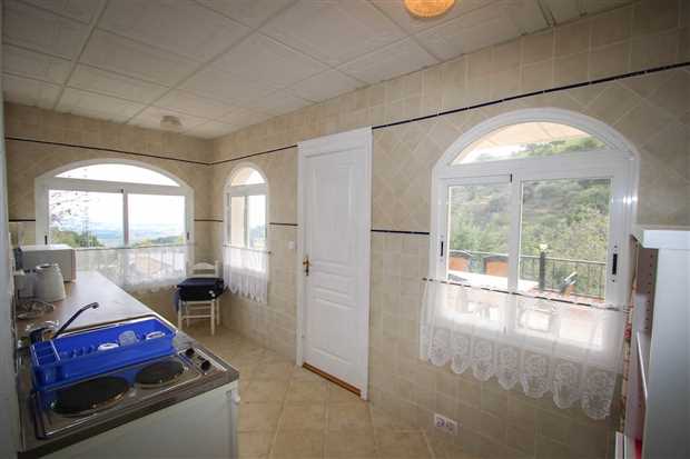 Image No.24-5 Bed Property for sale