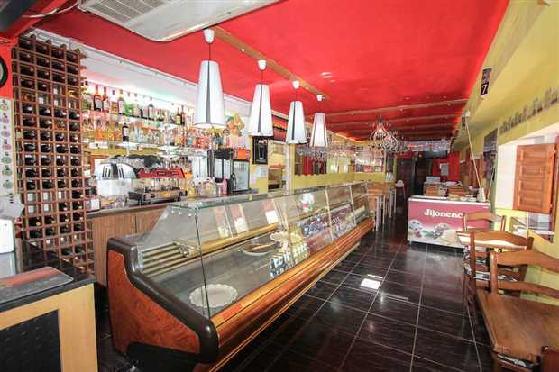 Image No.3-Propriété de 9 chambres à vendre à Álora