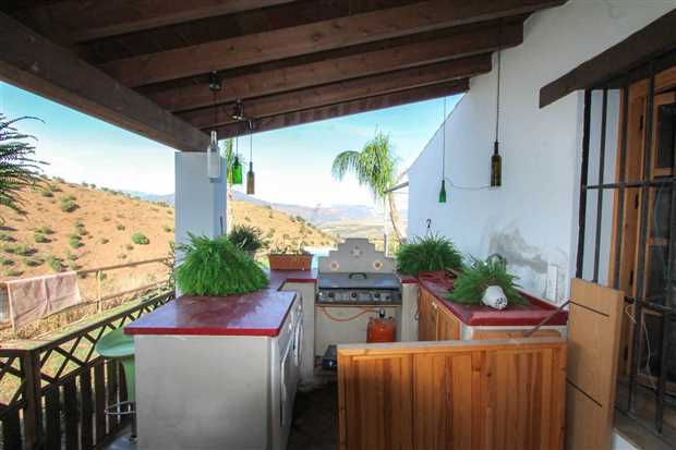 Image No.10-3 Bed Property for sale