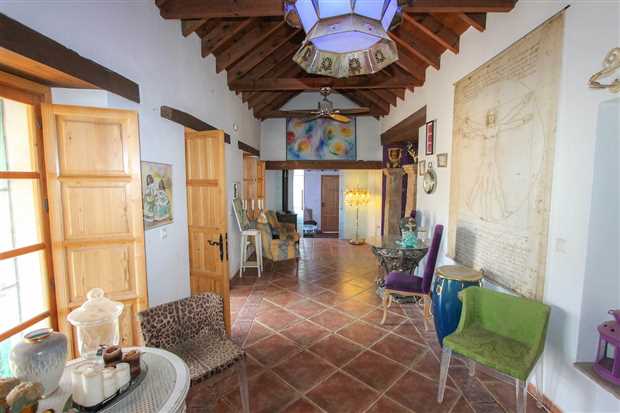 Image No.12-3 Bed Property for sale