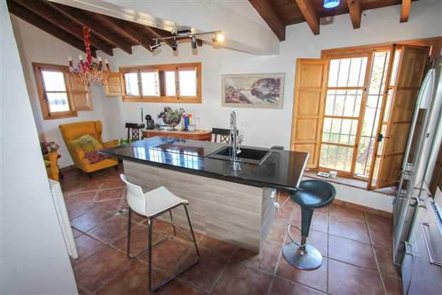 Image No.19-3 Bed Property for sale