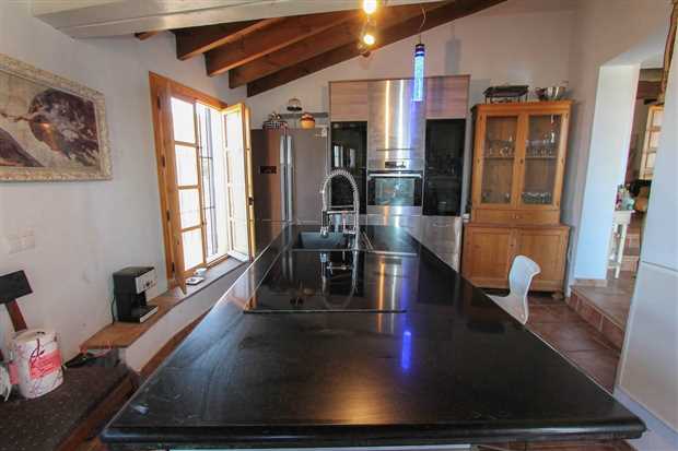 Image No.20-3 Bed Property for sale