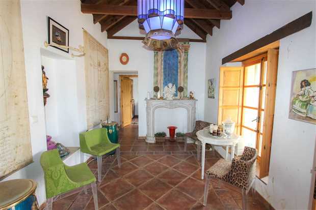 Image No.24-3 Bed Property for sale