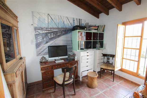 Image No.25-3 Bed Property for sale