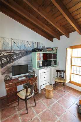 Image No.26-3 Bed Property for sale