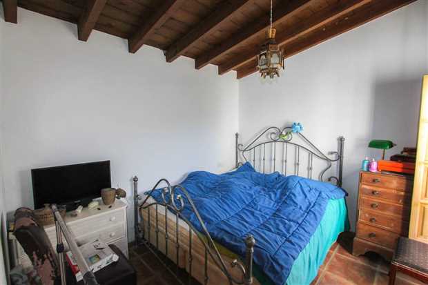 Image No.28-3 Bed Property for sale