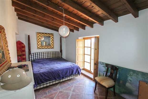 Image No.30-3 Bed Property for sale