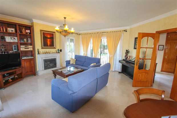 Image No.10-5 Bed Property for sale