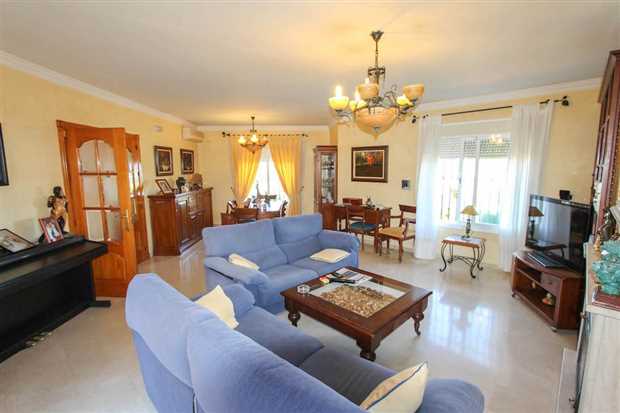 Image No.11-5 Bed Property for sale