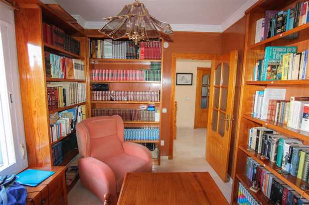 Image No.14-5 Bed Property for sale