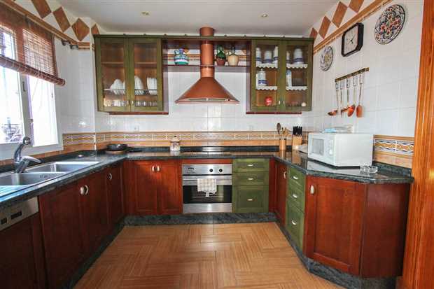 Image No.18-5 Bed Property for sale