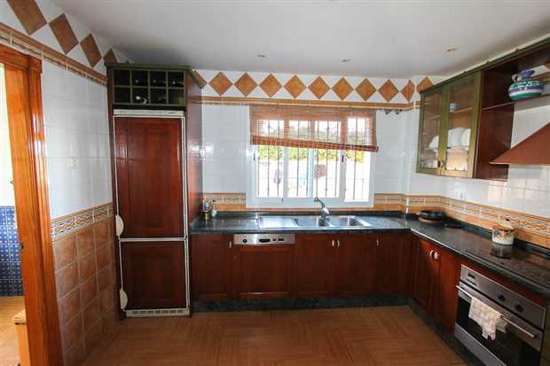 Image No.19-5 Bed Property for sale