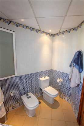 Image No.24-5 Bed Property for sale