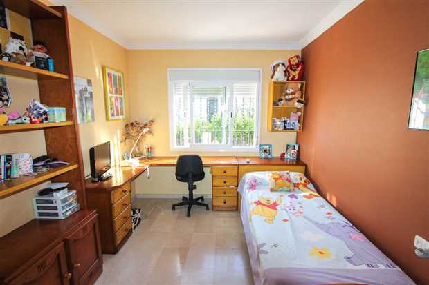 Image No.25-5 Bed Property for sale