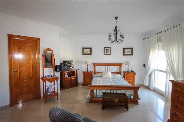 Image No.29-5 Bed Property for sale