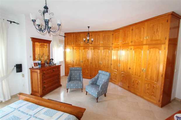 Image No.30-5 Bed Property for sale