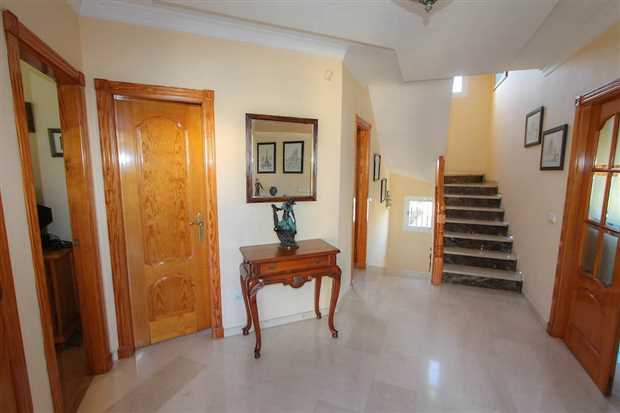 Image No.7-5 Bed Property for sale