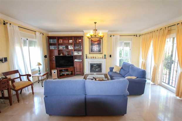 Image No.9-5 Bed Property for sale