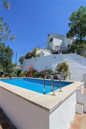 Image No.2-Propriété de 7 chambres à vendre à Coin