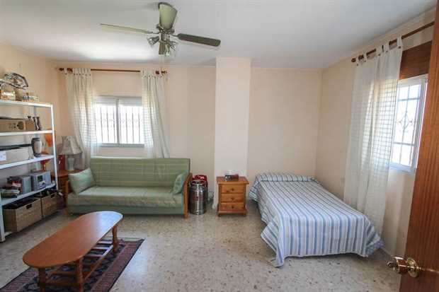 Image No.24-Propriété de 7 chambres à vendre à Coin