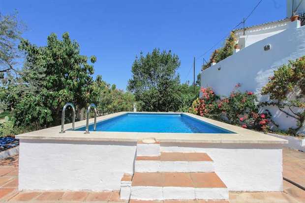 Image No.3-Propriété de 7 chambres à vendre à Coin