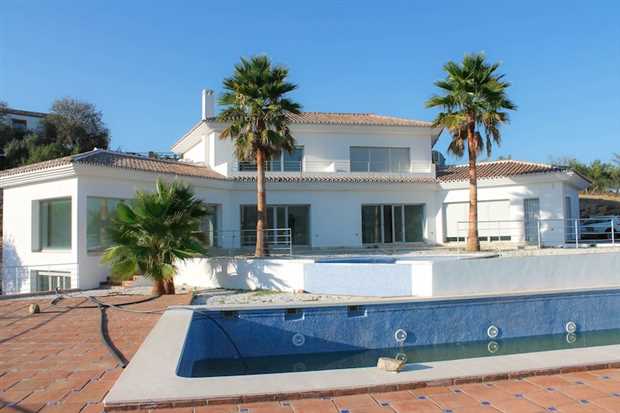 Image No.1-4 Bed Property for sale