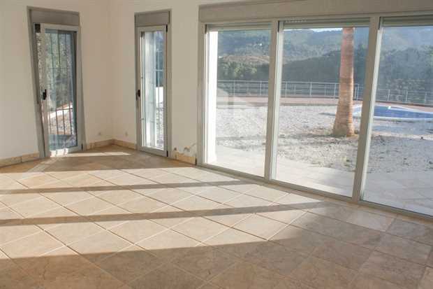 Image No.15-4 Bed Property for sale