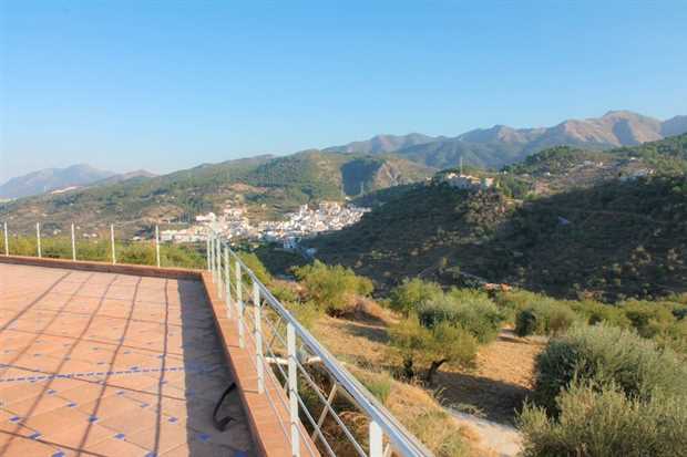 Image No.2-4 Bed Property for sale