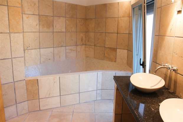 Image No.22-4 Bed Property for sale