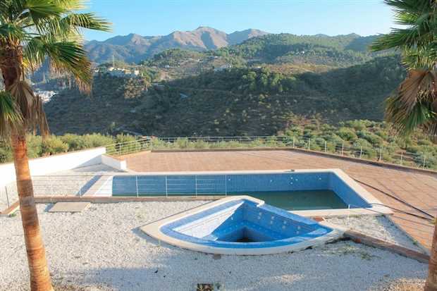 Image No.8-4 Bed Property for sale