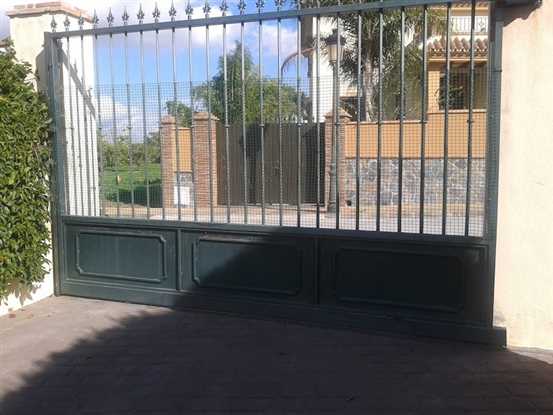 Image No.12-5 Bed Property for sale