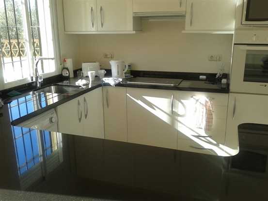 Image No.19-5 Bed Property for sale