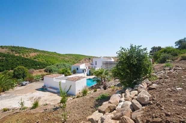 Image No.2-8 Bed Property for sale