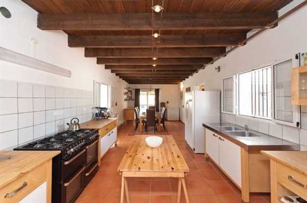 Image No.12-8 Bed Property for sale