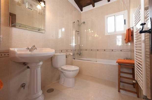 Image No.14-8 Bed Property for sale