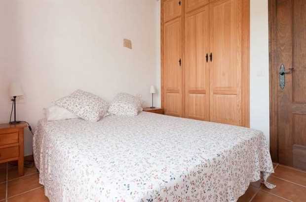 Image No.15-8 Bed Property for sale