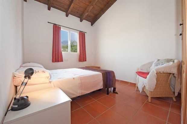 Image No.20-8 Bed Property for sale