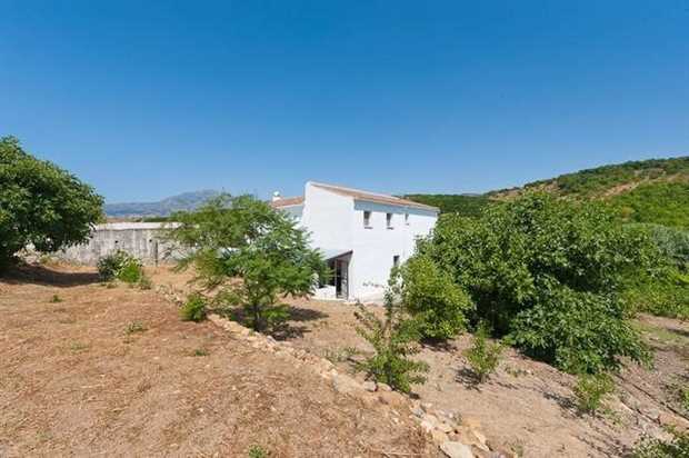 Image No.4-8 Bed Property for sale