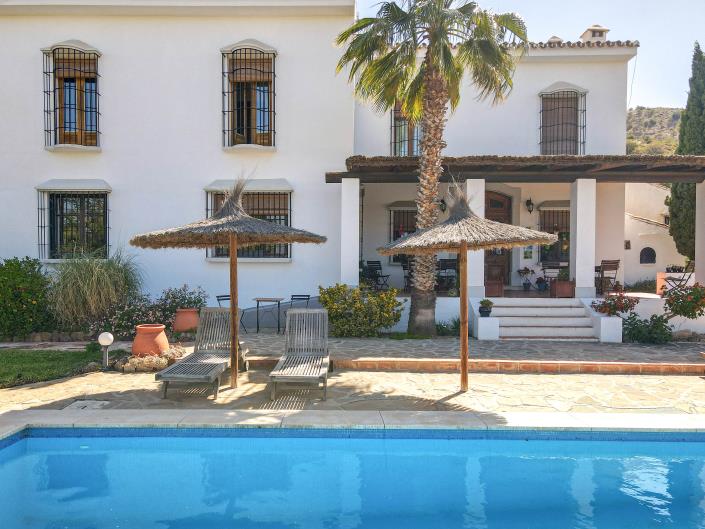 Image No.5-7 Bed Hotel for sale