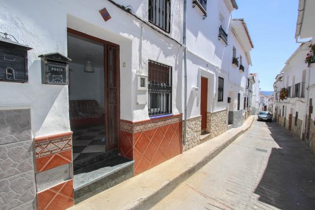 Image No.13-3 Bed Townhouse for sale