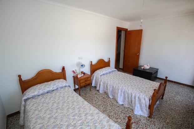 Image No.10-5 Bed Townhouse for sale