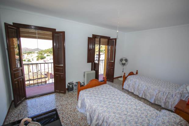 Image No.9-5 Bed Townhouse for sale