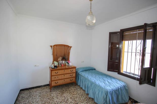 Image No.13-5 Bed Townhouse for sale