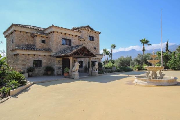 Image No.1-6 Bed Villa for sale