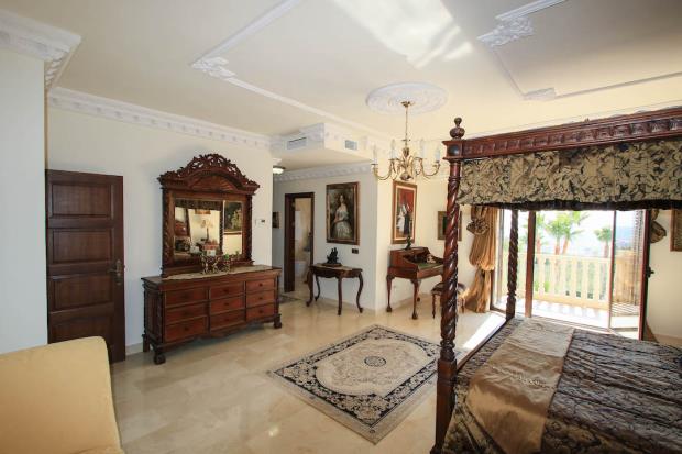 Image No.12-6 Bed Villa for sale