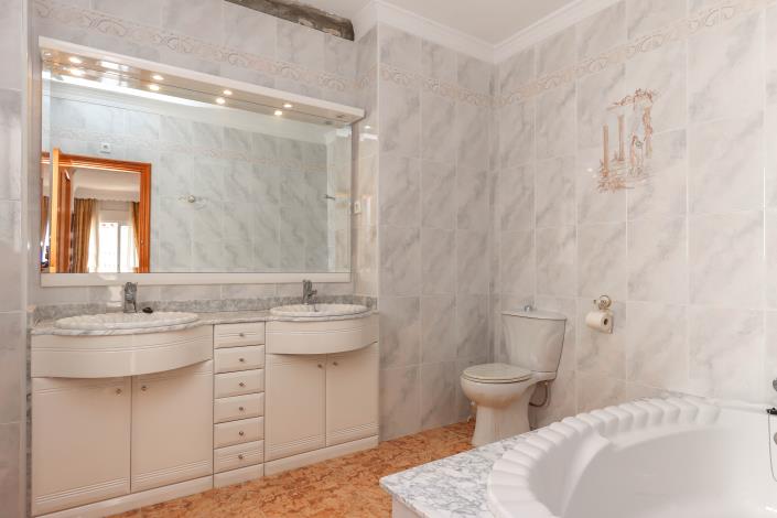 Image No.18-Maison de ville de 7 chambres à vendre à Guaro