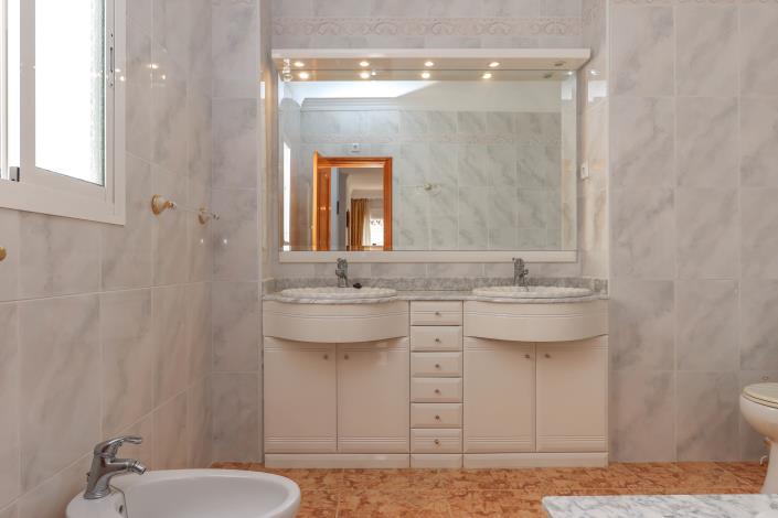 Image No.19-Maison de ville de 7 chambres à vendre à Guaro