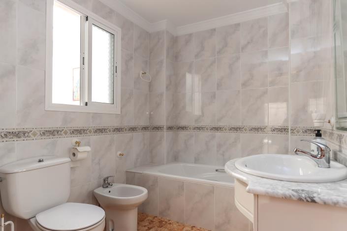 Image No.30-Maison de ville de 7 chambres à vendre à Guaro