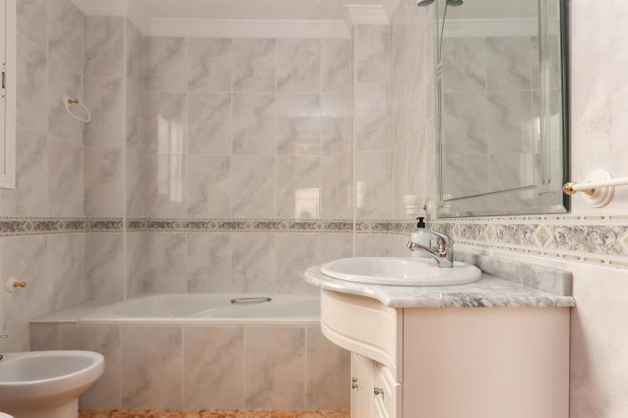 Image No.31-Maison de ville de 7 chambres à vendre à Guaro